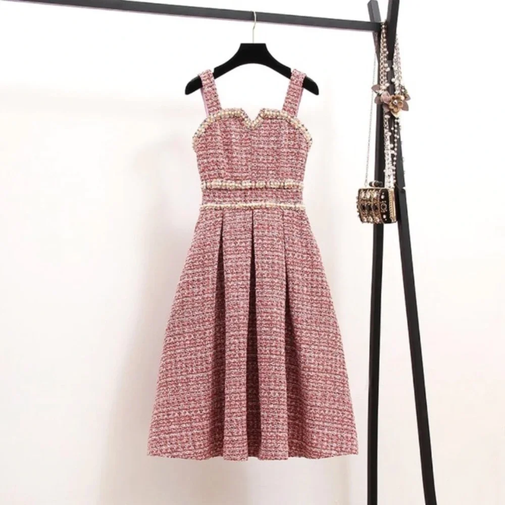 ⭐️SOLD⭐️Gorgeous tweed and pearl Jacket and Dress set - Picture 4 of 16